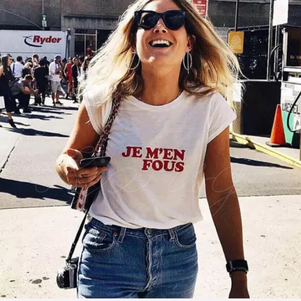 JE M’EN FOUS Graphic Tee